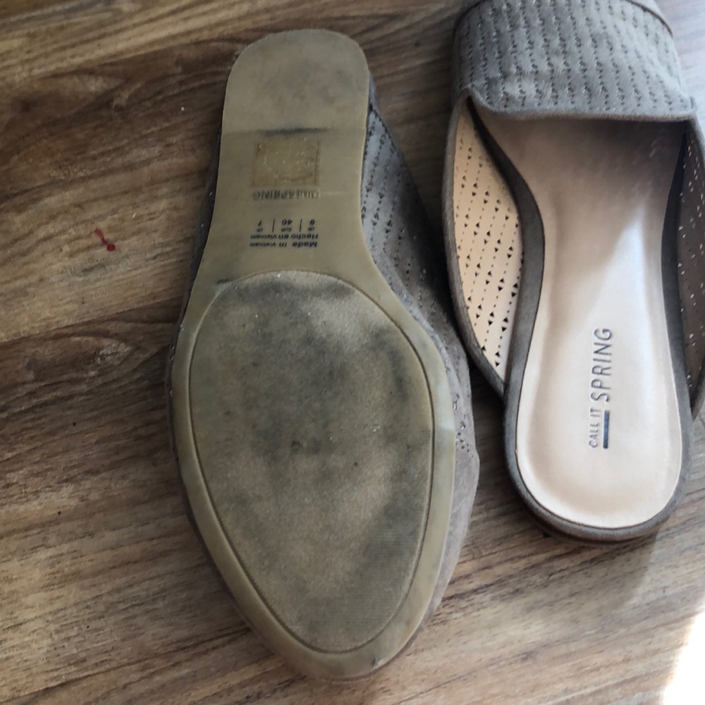 Call it spring slip on clogs - Picture 4 of 4